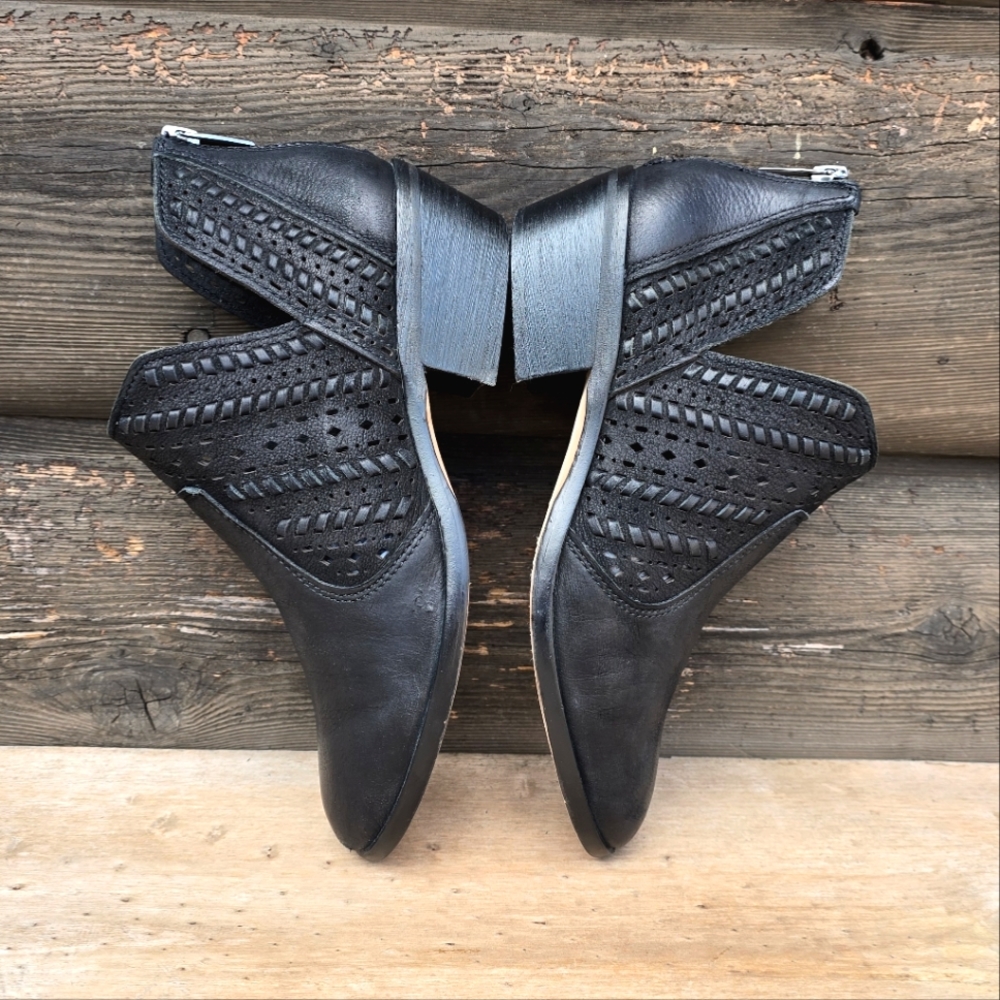 Vince Camuto Prasata Y2K Western Boho Black Suede Cut Out Ankle Boots 7.5M - Picture 12 of 16